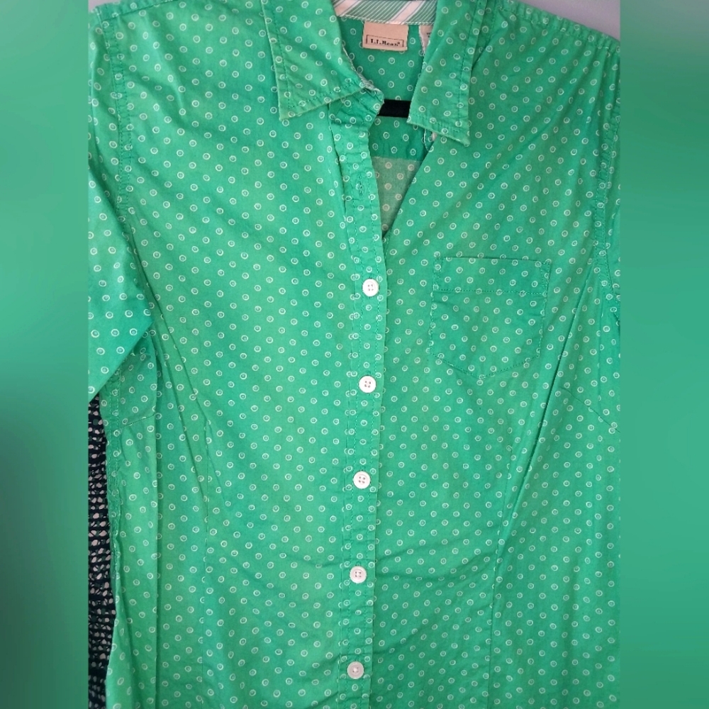 Green/white shirt